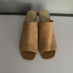 Marc Fisher Peep Toe Suede Block Heel Shoes Dafne In Cognac Mule 8M Sandal NWOB